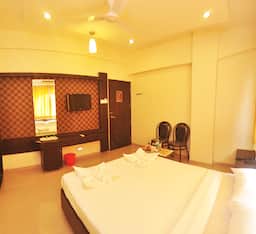 Deluxe Double Bed Non AC Room