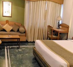 Executive Tristar Room