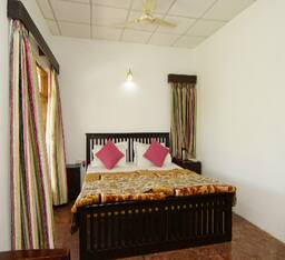 AC Deluxe Cottage (Ground Floor)