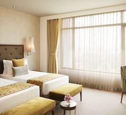 Deluxe Room City View Twin Bed