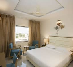 Deluxe Room AC
