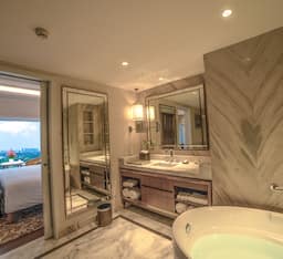 Deluxe Room Pool View Twin Bed