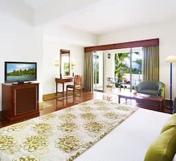 Superior Room Pool View