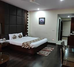 Deluxe Mountain View Room