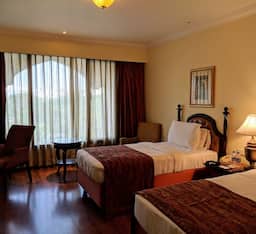 Deluxe Room City View Twin Bed