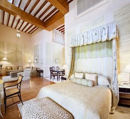 Royal Suite Garden View King Bed