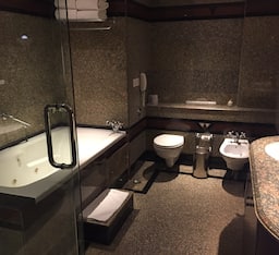 Luxury Room Twin Beds