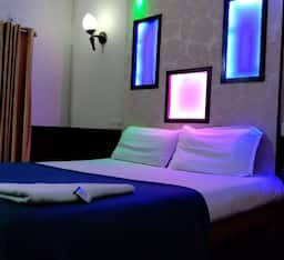 Night Stay with Morning Cruise In Sharing Houseboat Check In 6 PM Check Out 09 AM