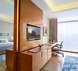 Deluxe Room King Bed