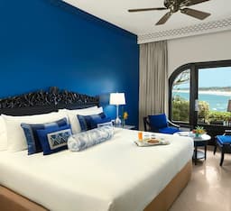Deluxe Room Sea View King Bed
