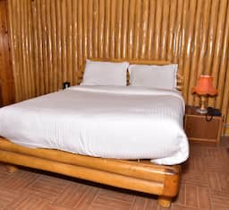Lawn Hut with one double bed for 2 Pax Amazing View of Vast Potato Fields