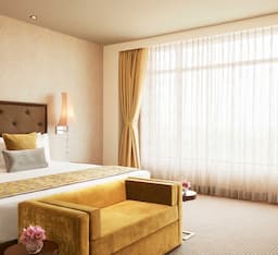 Deluxe Room City View King Bed