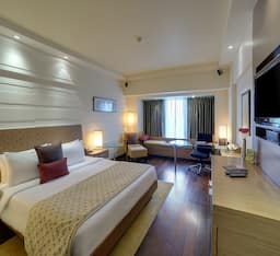 Deluxe Room City View King Bed