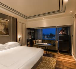 Deluxe Room City View Twin Bed