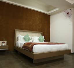 Deluxe Room AC