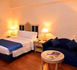Superior room city view King bed