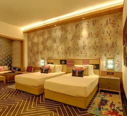 Luxury Room Twin Bed with Bathtub