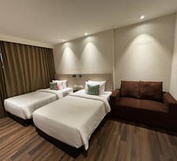 Deluxe Twin Bed Room