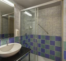 Superior Room - 1 Double Bed 22SQM Free WiFi Shower