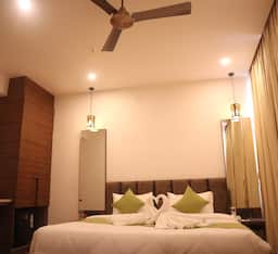 Deluxe Room King Bedded