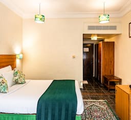 Deluxe Roomm