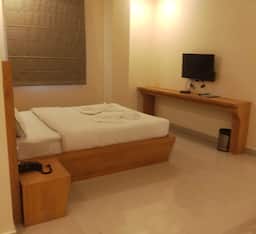 Deluxe King Non AC Room