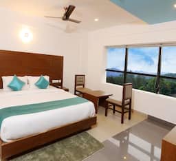 Deluxe Room AC