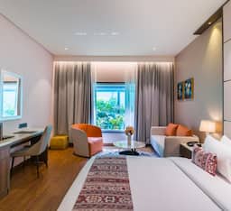 Maple Deluxe King Room