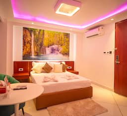 Luxury Queen Bed