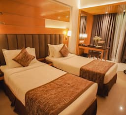Superior Twin Room with Bath Tub