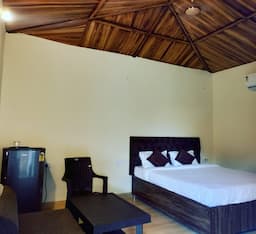 Club Cottage Room
