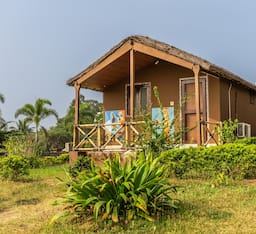 Hut Cottages with Balcony