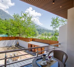 Luxury Centrally Heated Mountain View Balcony