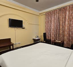 Deluxe Room (Non Lake Facing)