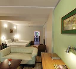 Luxury Suite Twin Bed Room