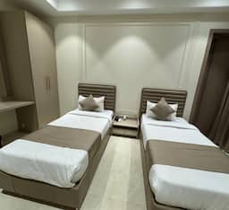 DELUXE AC TWIN ROOM