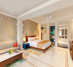 Deluxe Room Twin Bed Courtyard View
