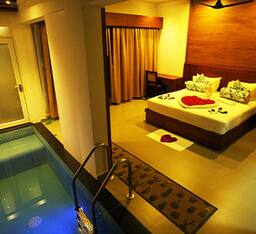 Jacuzzi Pool Villa with Balcony