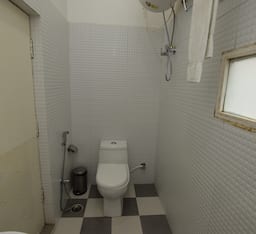 Standard Queen Room