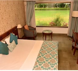 AC Room (Twin Bed)
