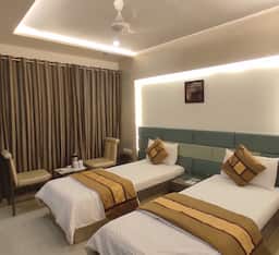 Executive Room ( Unmarried Couples, Local ID and Liquor not Allowed)