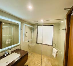 Deluxe Room - 2 Single Beds 26SQM Pool view Free WiFi Balcony Shower