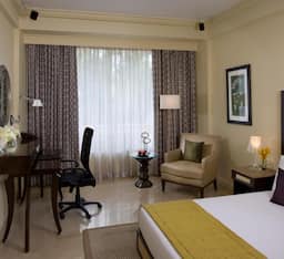Superior Room Queen Bed