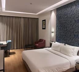 Deluxe King Bed -DOUBLE Room