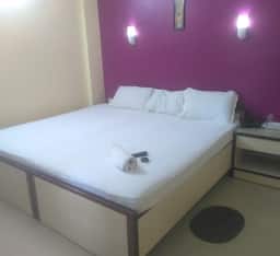 DELUXE DOUBLE ROOM AC
