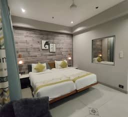 Corporate Privilege Room Twin Bed