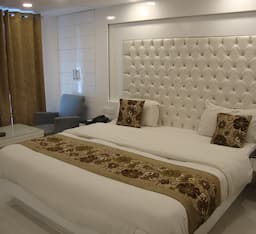 PREMIUM ROOM WITH BALCONY