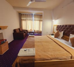 Deluxe Hill View Non AC Room