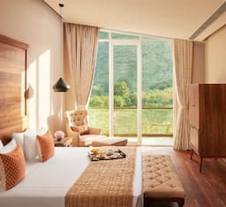Deluxe Room With Garden View And Balcony Twin Bed