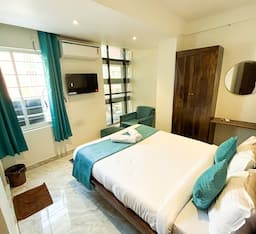 Executive Queen Bed Room